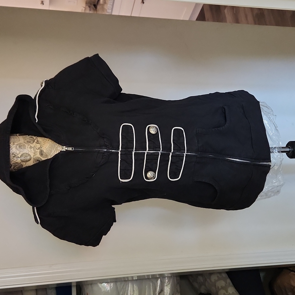 Short sleeved hoodie
